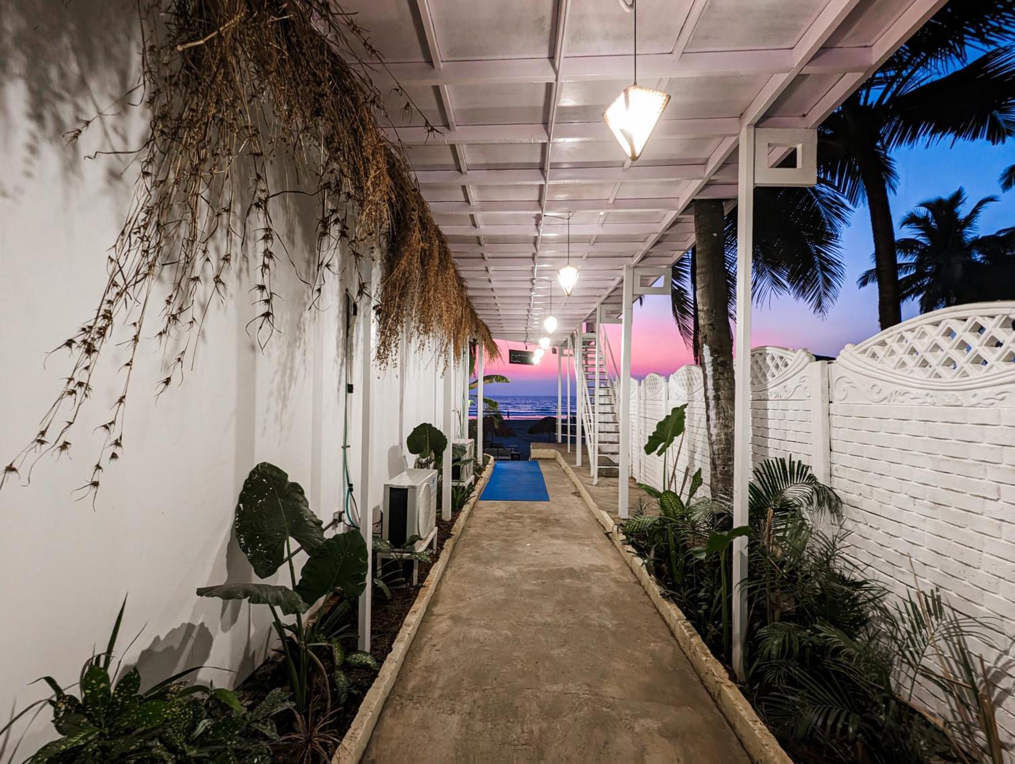 Aqua Beach Stays Ashwem Mandrem Exterior foto