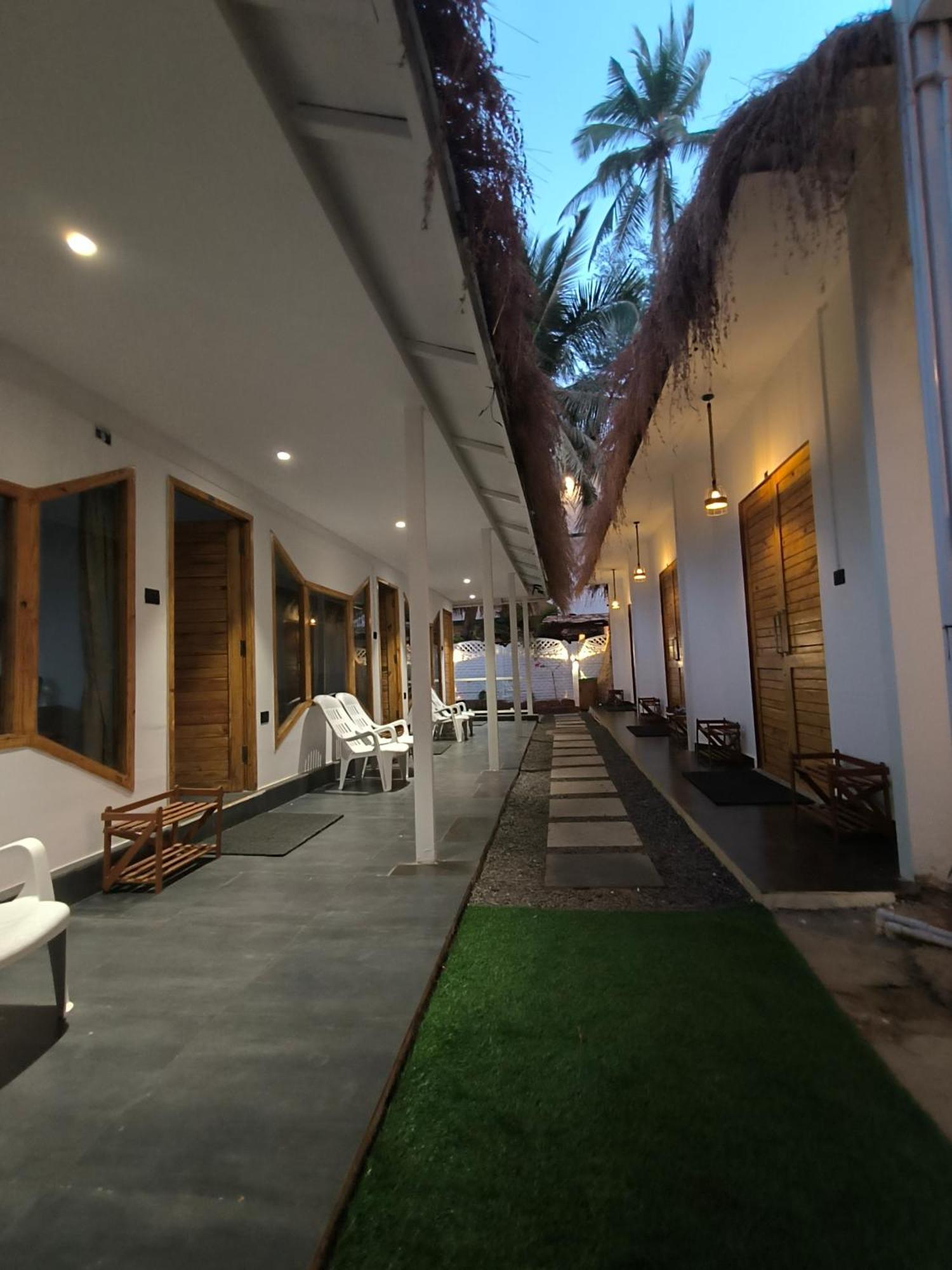 Aqua Beach Stays Ashwem Mandrem Exterior foto