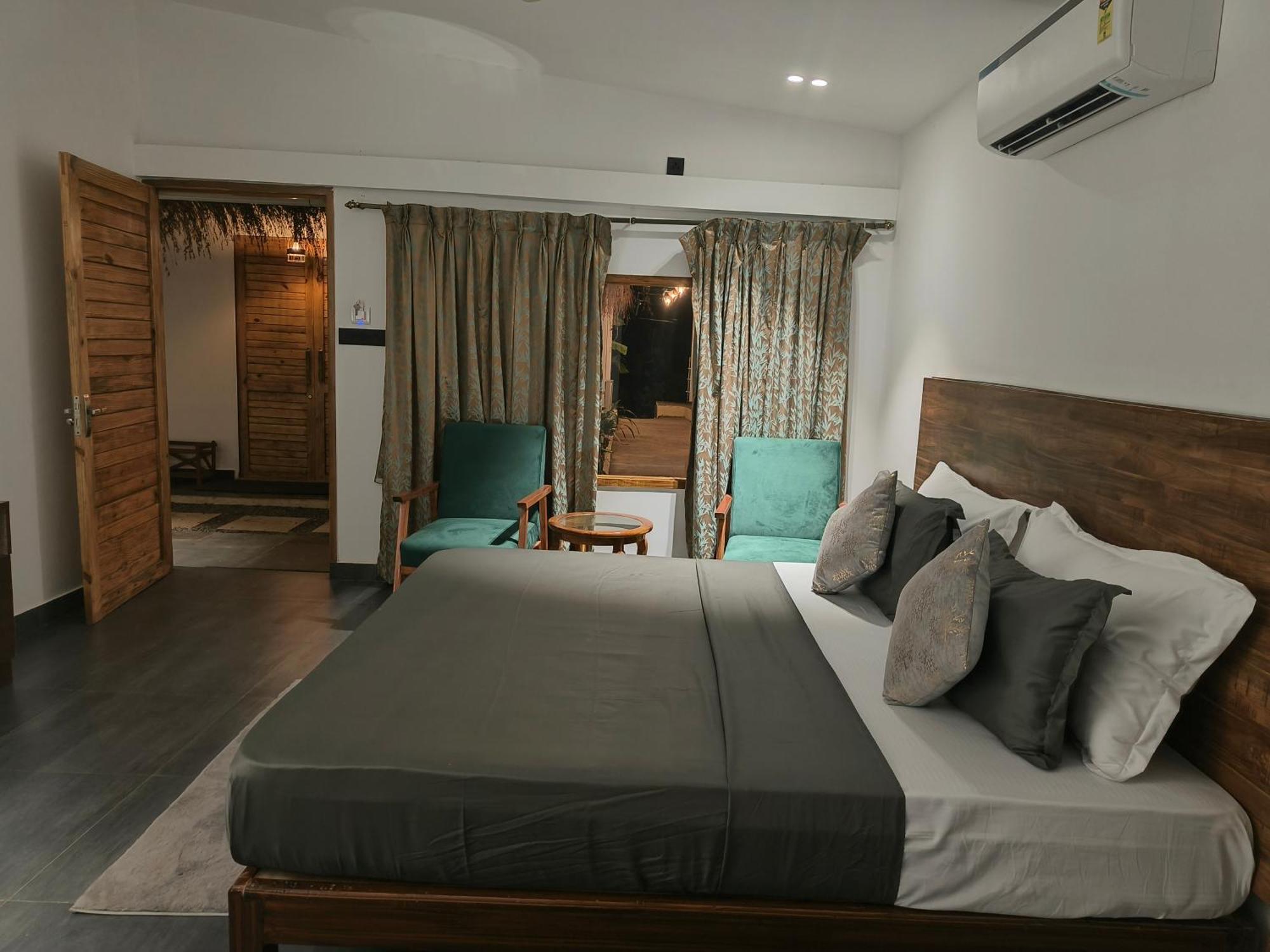 Aqua Beach Stays Ashwem Mandrem Exterior foto