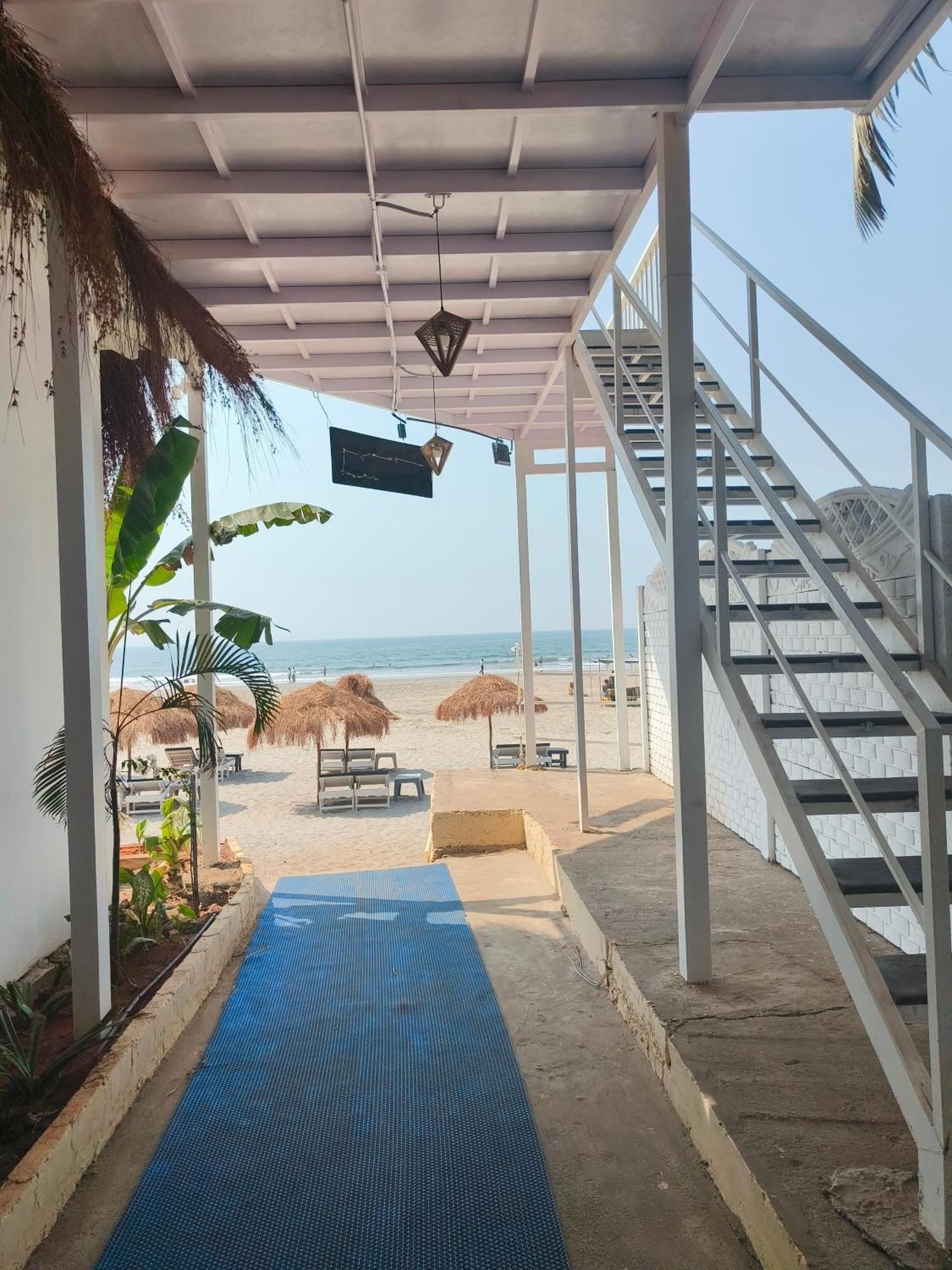 Aqua Beach Stays Ashwem Mandrem Exterior foto